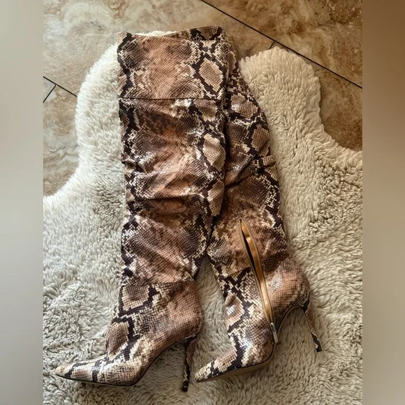 Jessica Simpson Loury Over the Knee OTK Stilletto Snake
Print Boots Site 8 - Picture 3 of 10